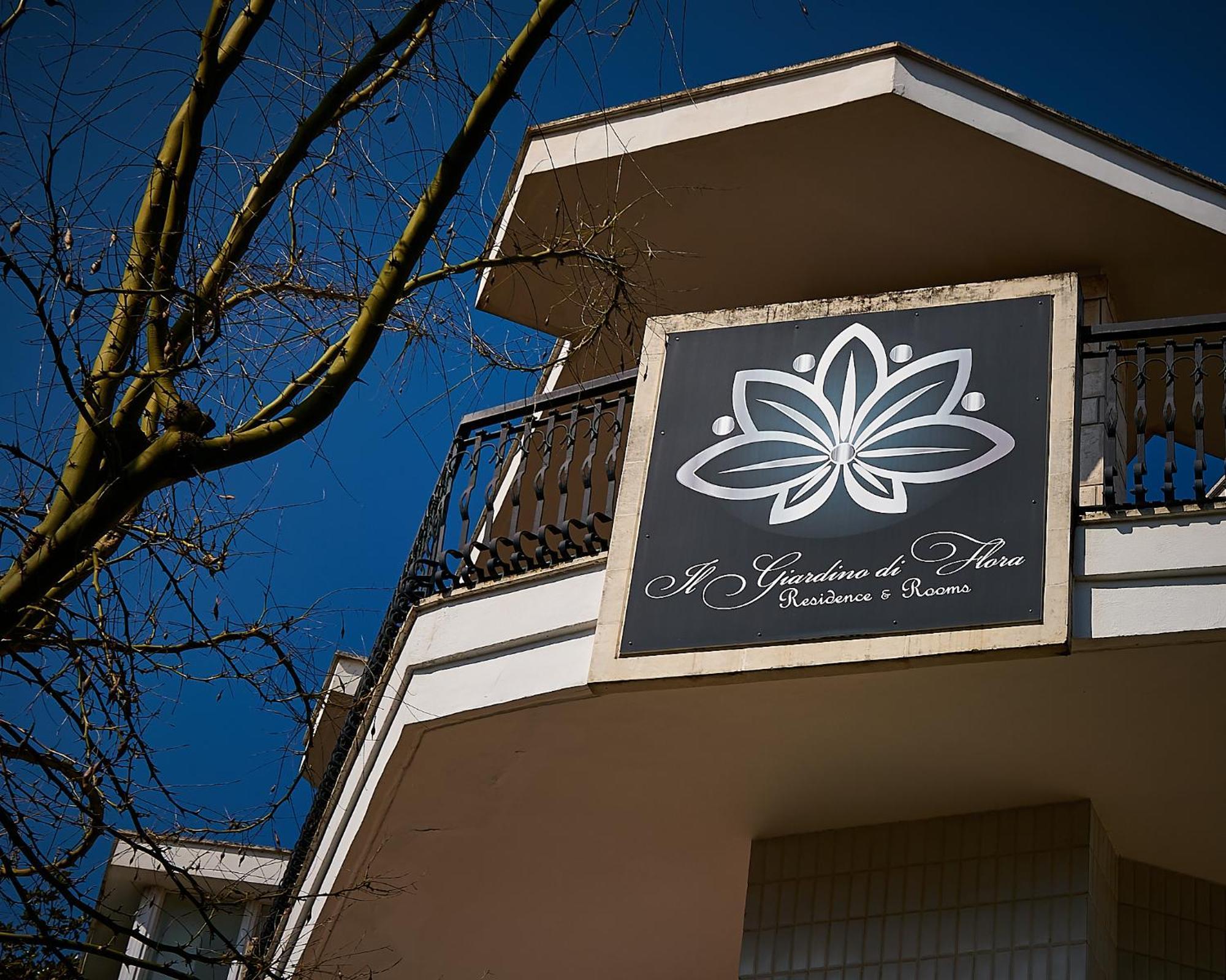 Il Giardino Di Flora Con Piscina Hotel Lecce Exterior photo