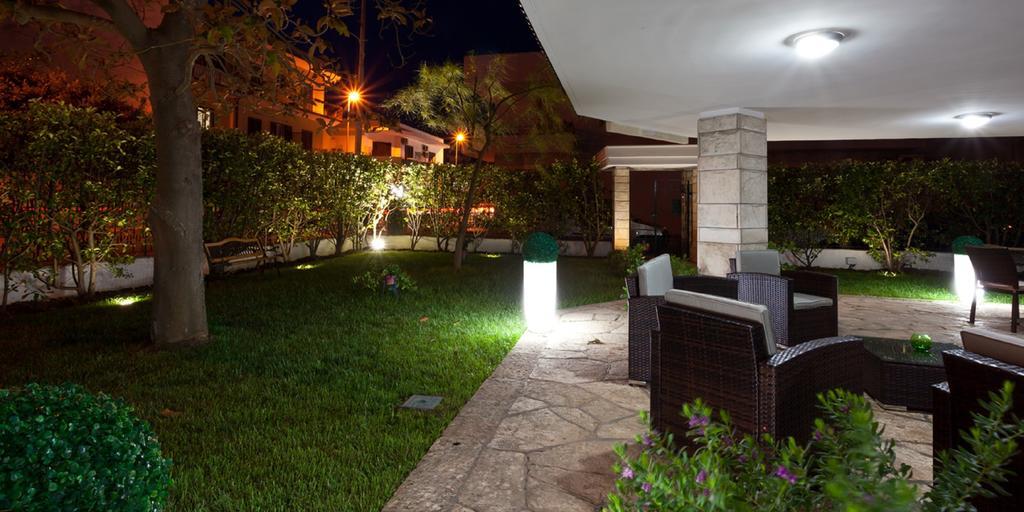 Il Giardino Di Flora Con Piscina Hotel Lecce Exterior photo